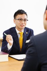 舘 泰史